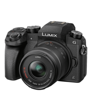 PANASONIC Lumix DMC-G70K + 16 GB Speicherkarte + Tasche Systemkamera mit Objektiv 14-42 mm , 7,62 cm Display Touchscreen, WLAN