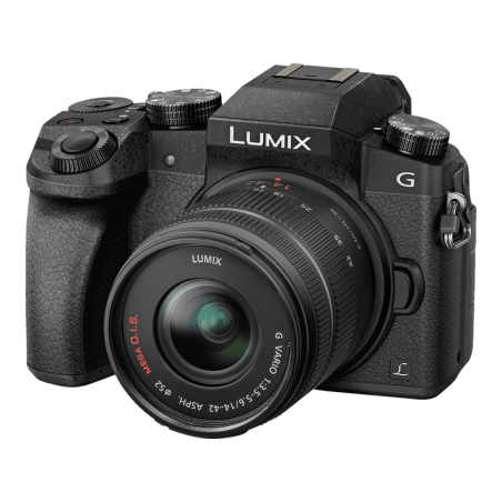 PANASONIC Lumix DMC-G70K + 16 GB Speicherkarte + Tasche Systemkamera mit Objektiv 14-42 mm , 7,62 cm Display Touchscreen, WLAN