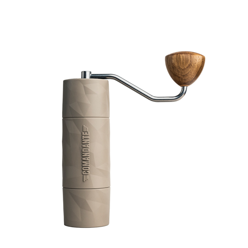 COMANDANTE X25 Trailmaster Kaffeemühle Dune, Edelstahlmahlwerk) COMANDANTE X25 Trailmaster Kaffeemühle Dune, Edelstahlmahlwerk)